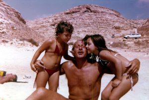Spiaggia Isola dei Conigli Lampedusa 30 -07-1977 foto con Piera Scudellari il grande Domenico Modugno e cuginetta